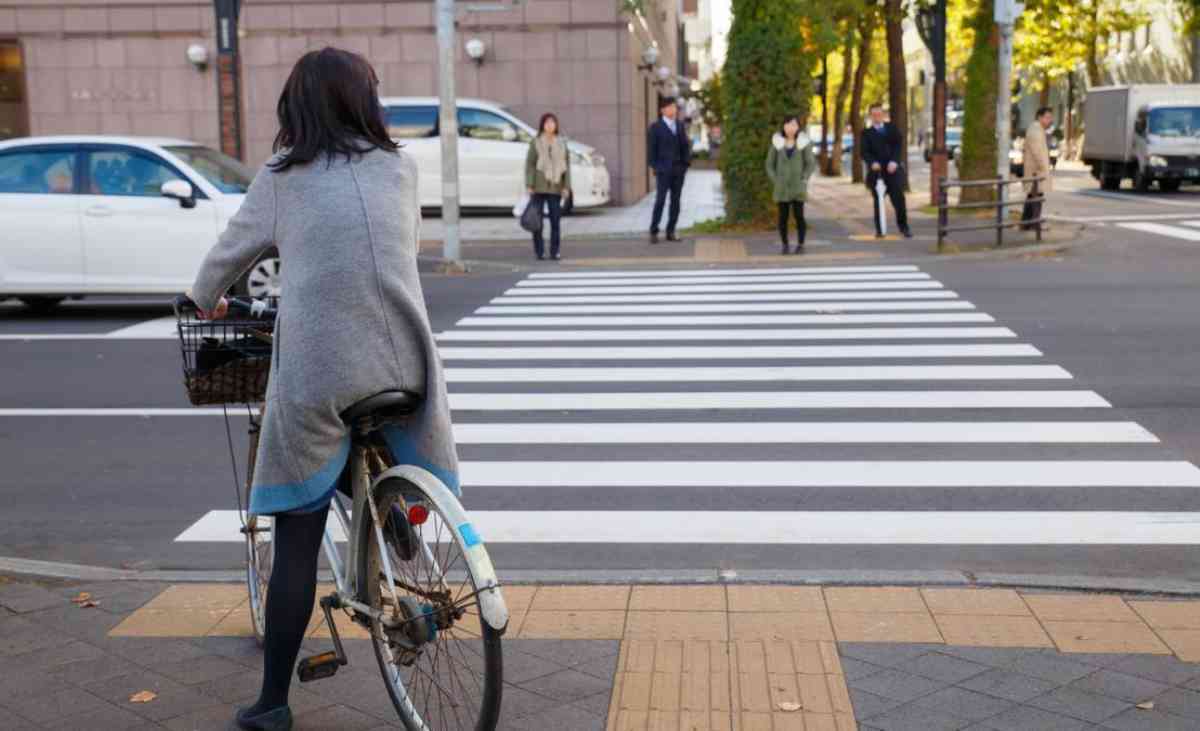 Multa por cruzar con la bicicleta por un paso de cebra
