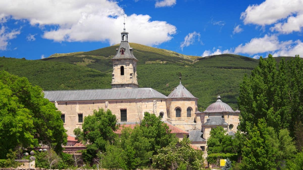 El Monasterio en el que comienza la ruta de senderismo.