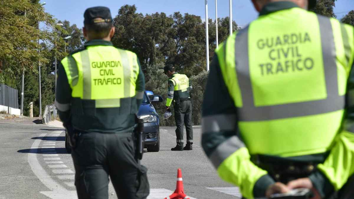 Obligatorio llevar en el coche una baliza V16.