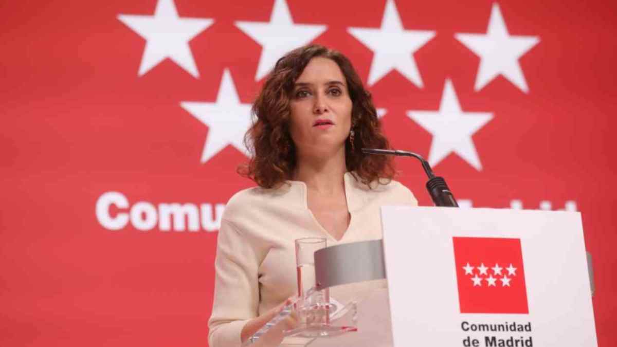 Rueda de prensa sobre becas de FP en Madrid: ayudas a academias privadas y rentas de hasta 144.000 euros.