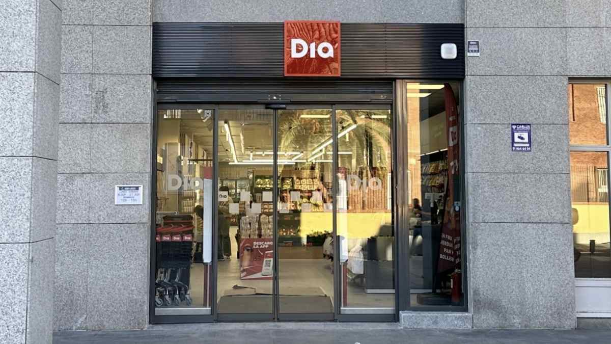 Fachada de supermercado Dia en Madrid tras nuevas aperturas en Móstoles y Leganés con generación de empleo.