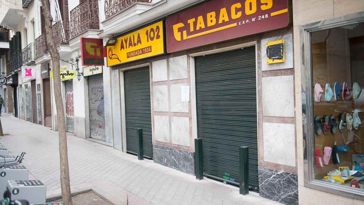 Fachada de estancos cerrados en España ante las nuevas normas de la OMS sobre el tabaco.