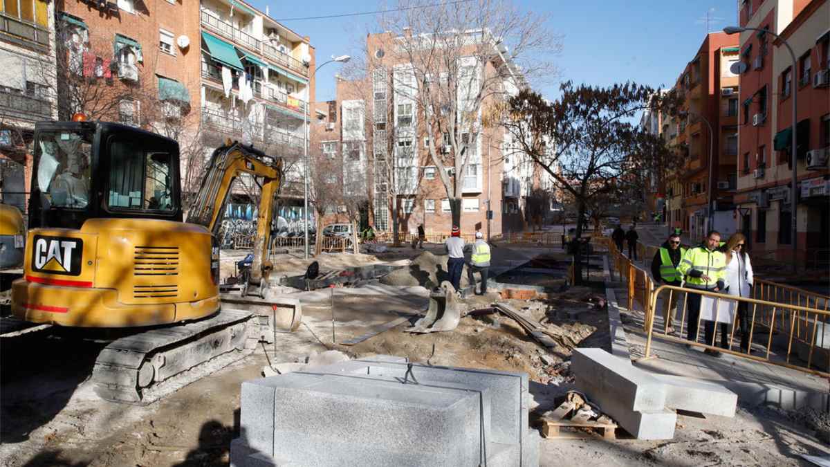 obras municipales madrid 2026 presupuestos distritos maquinaria y trabajadores.
