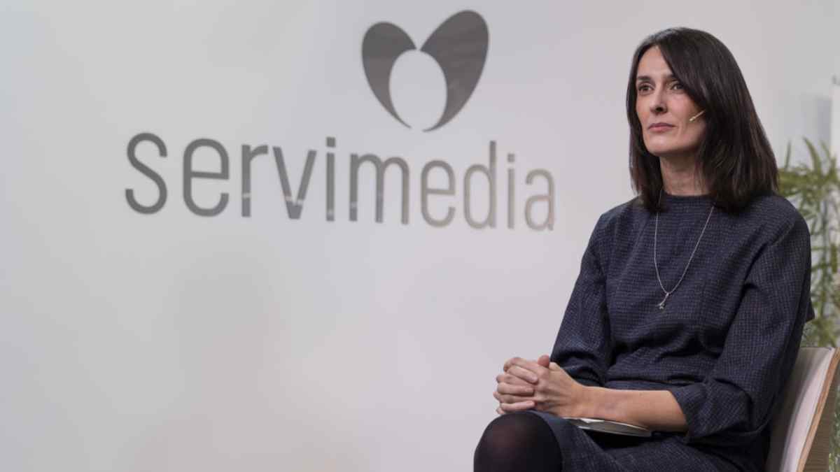 Responsable municipal participa en un encuentro sobre accesibilidad y comunicación clara en Madrid.