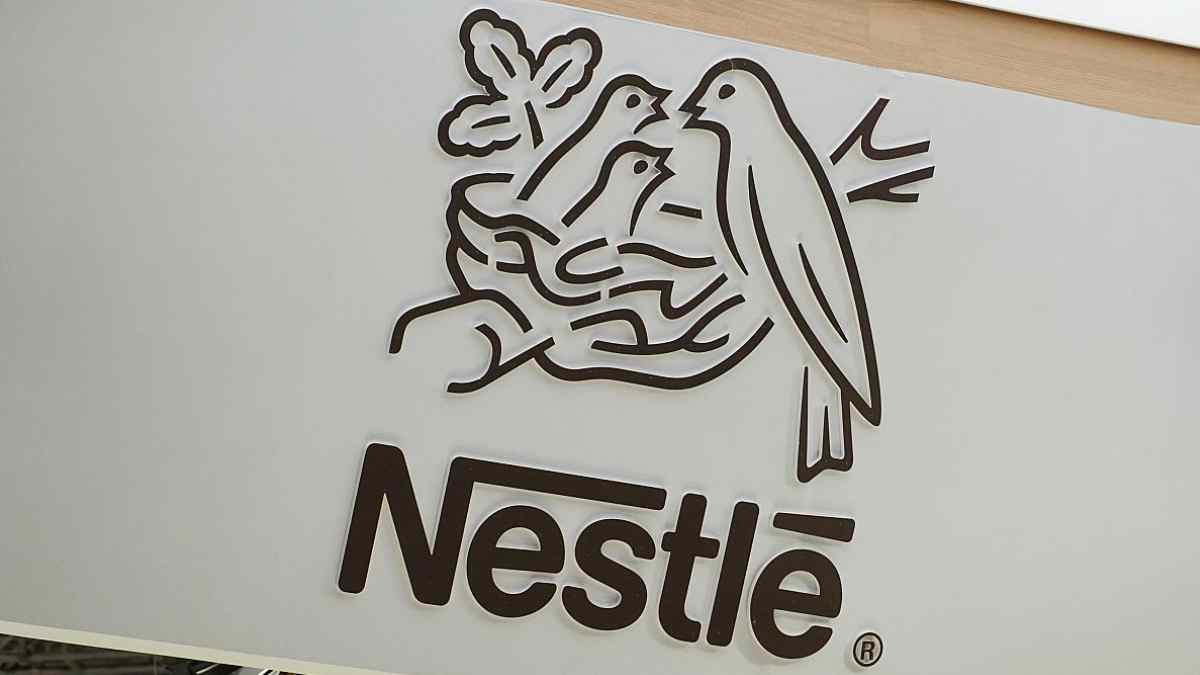 Logotipo de Nestlé en relación con la alerta de Aesan por leche de fórmula contaminada con Bacillus cereus