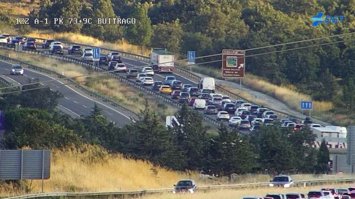 Retenciones en la A-1 en Buitrago de Lozoya por el temporal y las intensas lluvias