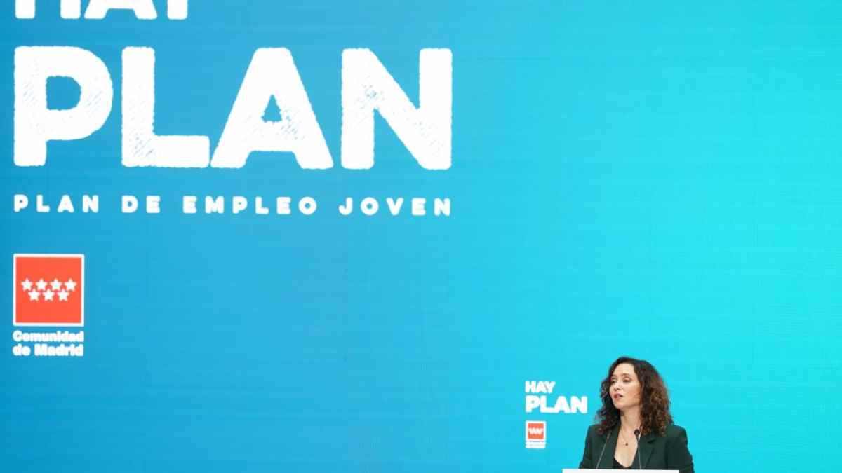 Plan de Empleo Joven de la Comunidad de Madrid durante la presentación del cheque formación para jóvenes desempleados