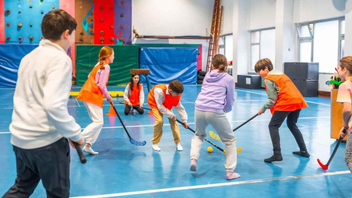 Alumnos de Primaria participan en actividades deportivas escolares en un centro público de la Comunidad de Madrid