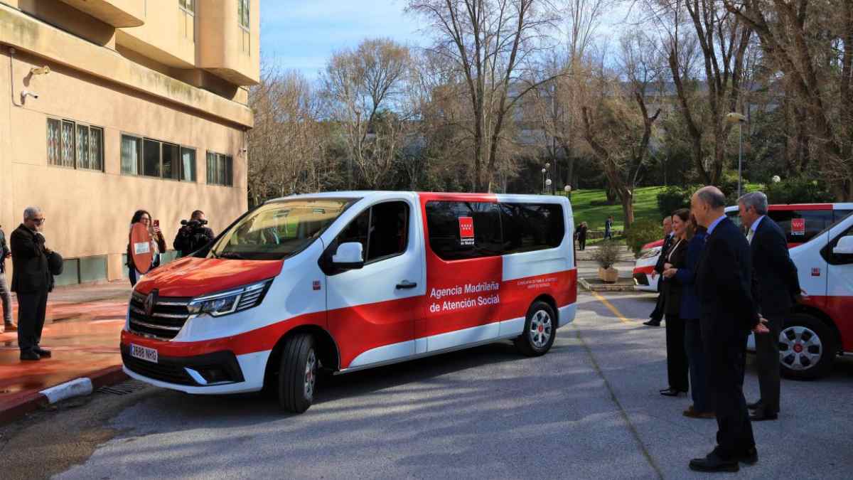 Vehículo adaptado de la Comunidad de Madrid para el traslado en residencias públicas