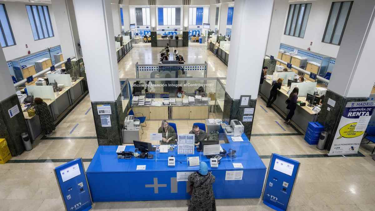 Oficina de atención al contribuyente de la Agencia Tributaria del Ayuntamiento de Madrid donde se realizan trámites tributarios presenciales