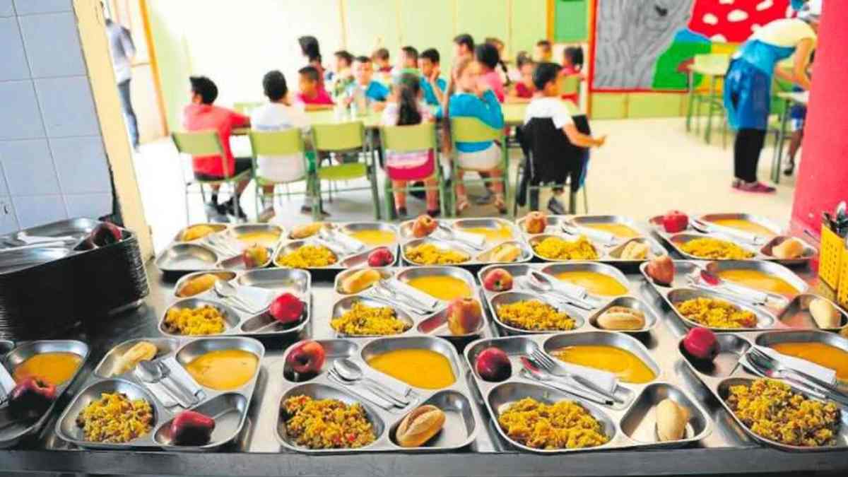 Desayuno escolar en colegio público de Madrid para alumnos de familias vulnerables con ayuda de IMV y RMI