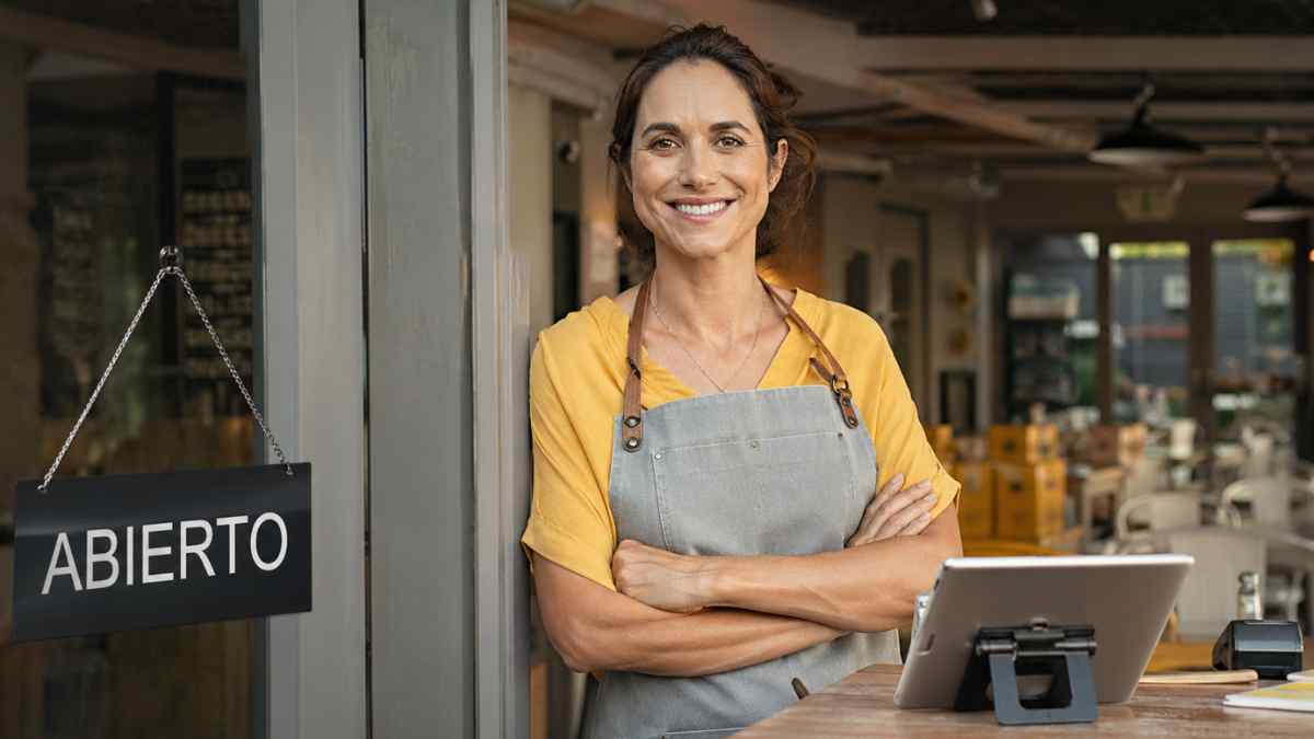 Autónoma en su negocio en Madrid beneficiaria de ayudas de hasta 150000 euros para microempresas