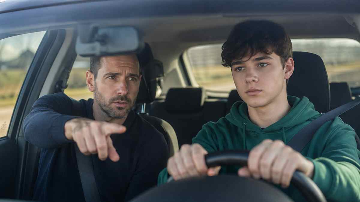 joven conductor 17 años con acompañante adulto conduccion acompañada dgt coche