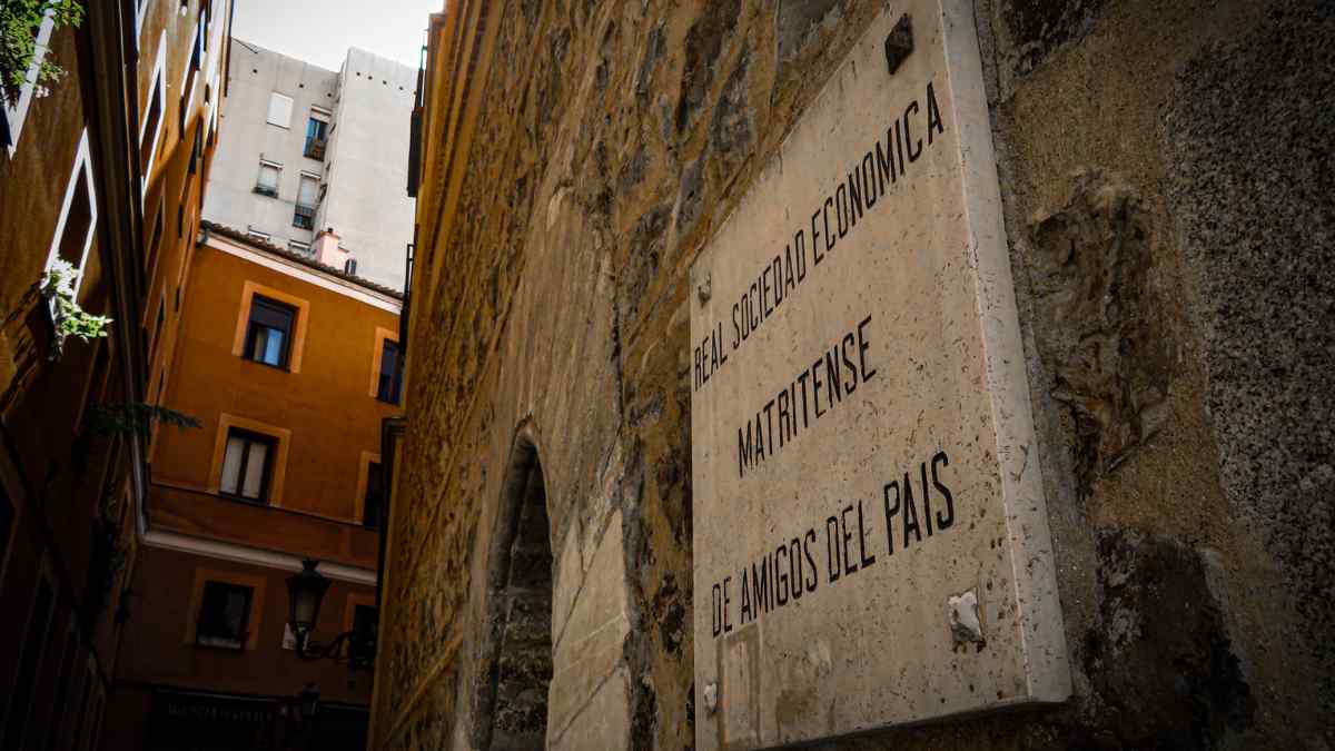 Fachada de la Real Sociedad Económica Matritense en la Torre de los Lujanes en Madrid durante ciclo sobre comuneros