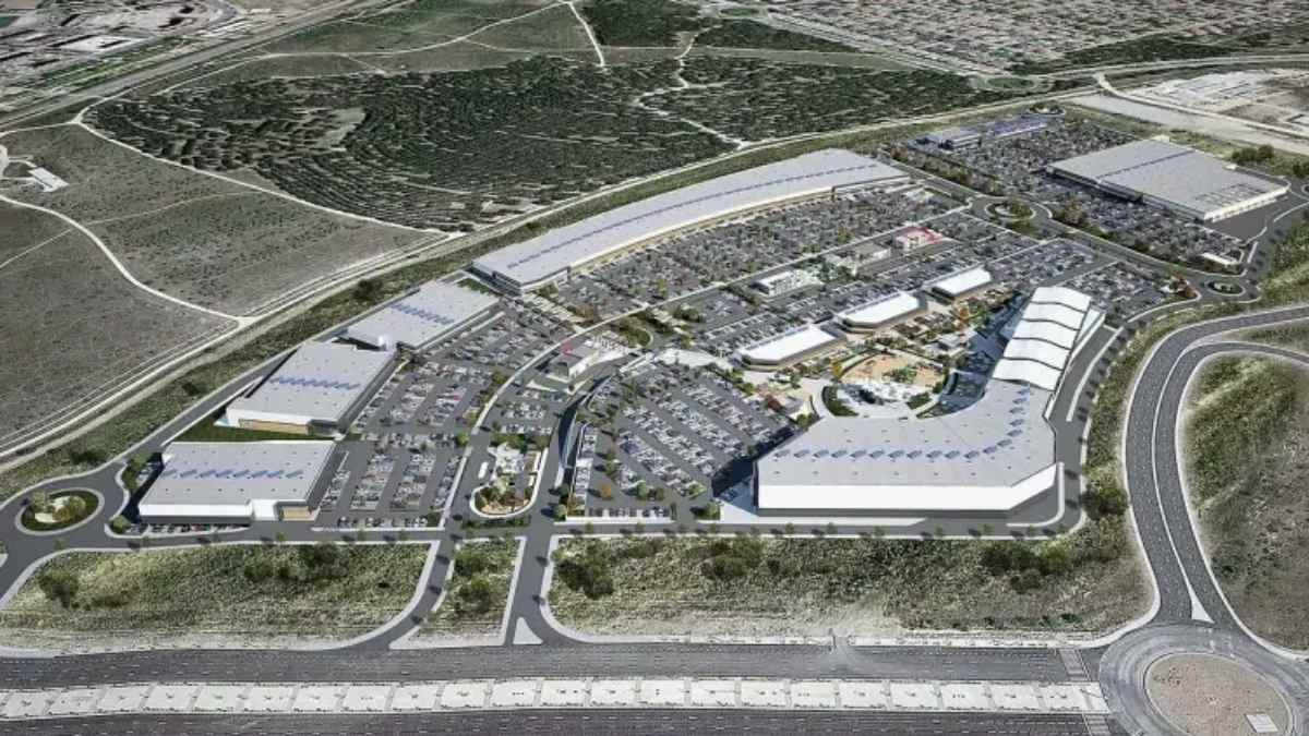 Parque comercial El Cañaveral en Madrid con 77000 metros cuadrados y más de 50 tiendas en construcción