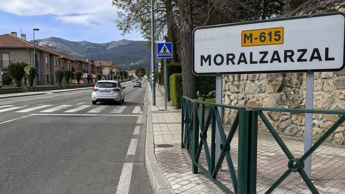 Carretera M-615 a su paso por Moralzarzal donde surge la polémica por el grosor del asfalto