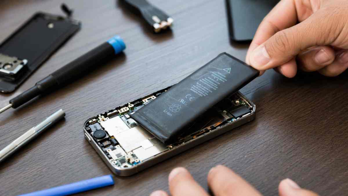 cambio bateria movil facil europa 2027 reparacion smartphone