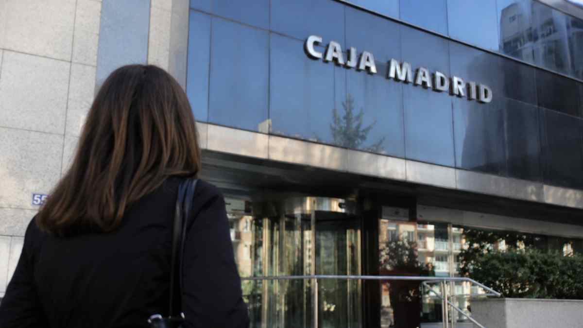 Empleada de Caja Madrid despedida durante una baja médica por criar perros Cavalier King Charles Spaniel