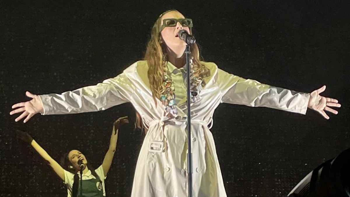 Rigoberta Bandini durante un concierto en directo en Madrid en una actuación gratuita en la plaza Pedro Zerolo