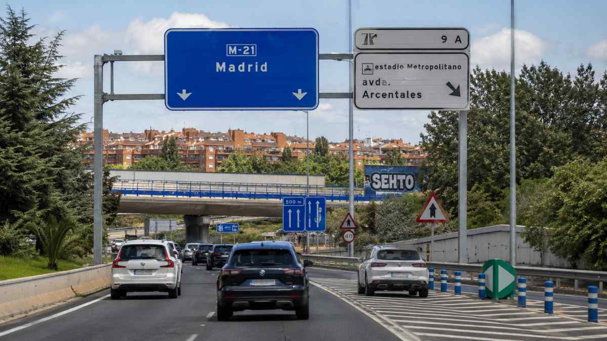 Corte en la salida de la M-21 hacia la avenida de Arcentales en Madrid por obras de conservación