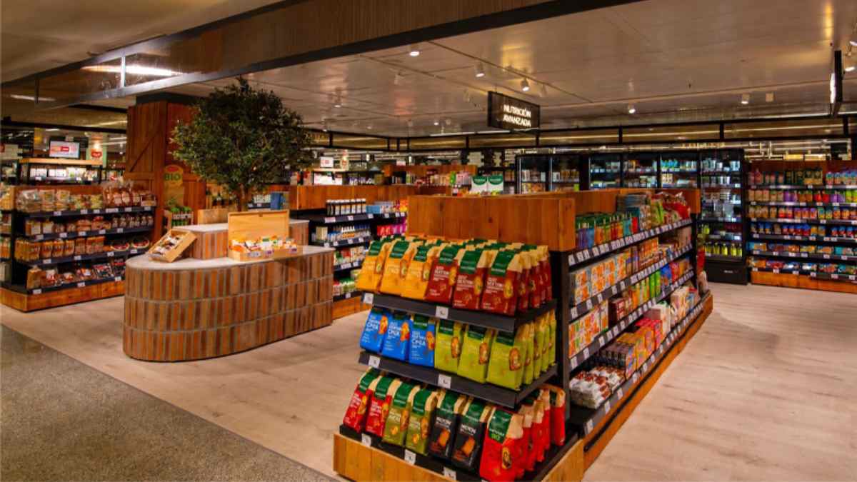 Supermercado de El Corte Inglés con productos rebajados de la cesta de la compra y primeras marcas