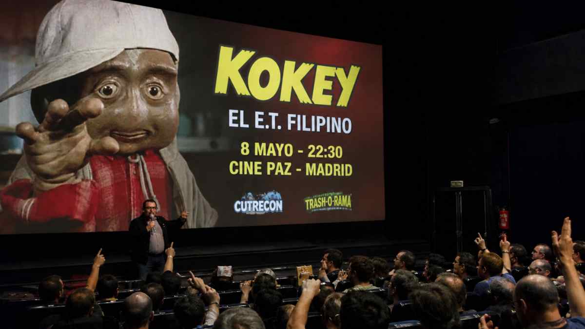 Kokey el E.T. filipino proyectado en el Cine Paz de Madrid durante una sesión de Cutrecon con público