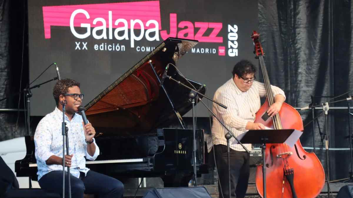 Concierto del festival GalapaJazz 2026 en Galapagar durante una actuación de jazz al aire libre