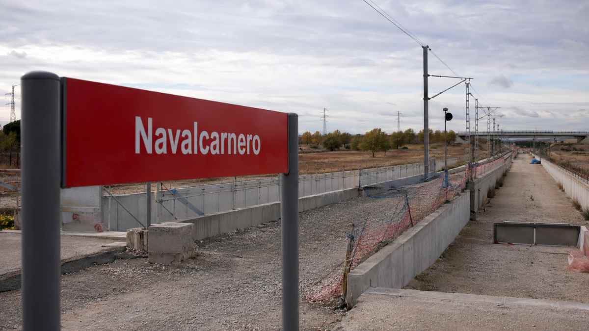 Obras paralizadas de la línea de Cercanías entre Móstoles y Navalcarnero en una imagen del trazado ferroviario