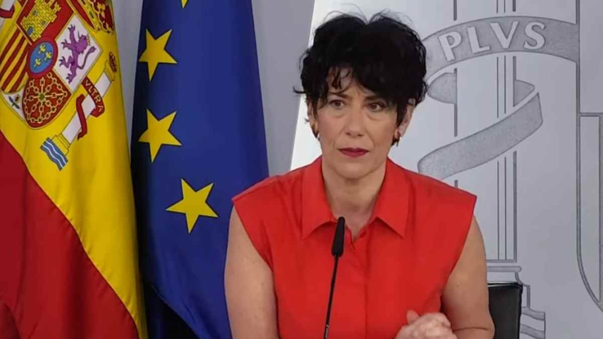Ministra del Gobierno anunciando la nueva jubilación flexible para que los jubilados puedan trabajar como autónomos cobrando pensión