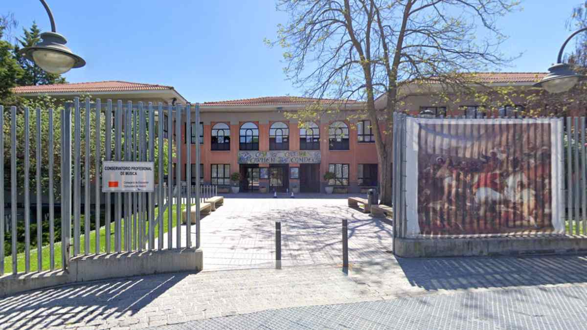 Entrada de la Casa de la Cultura Carmen Conde de Majadahonda, sede del ciclo de humor MaJAJAdahonda 2026