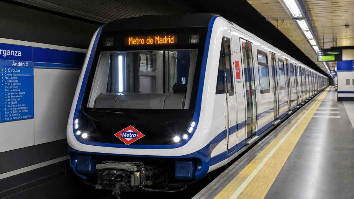 Nuevo tren sin conductor de Metro de Madrid durante las pruebas de automatización de la Línea 6
