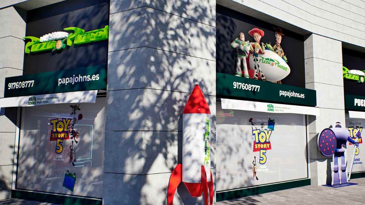 Fachada de Papa Johns Pizza Planet en Madrid inspirada en Toy Story 5 con decoración temática de Disney y Pixar