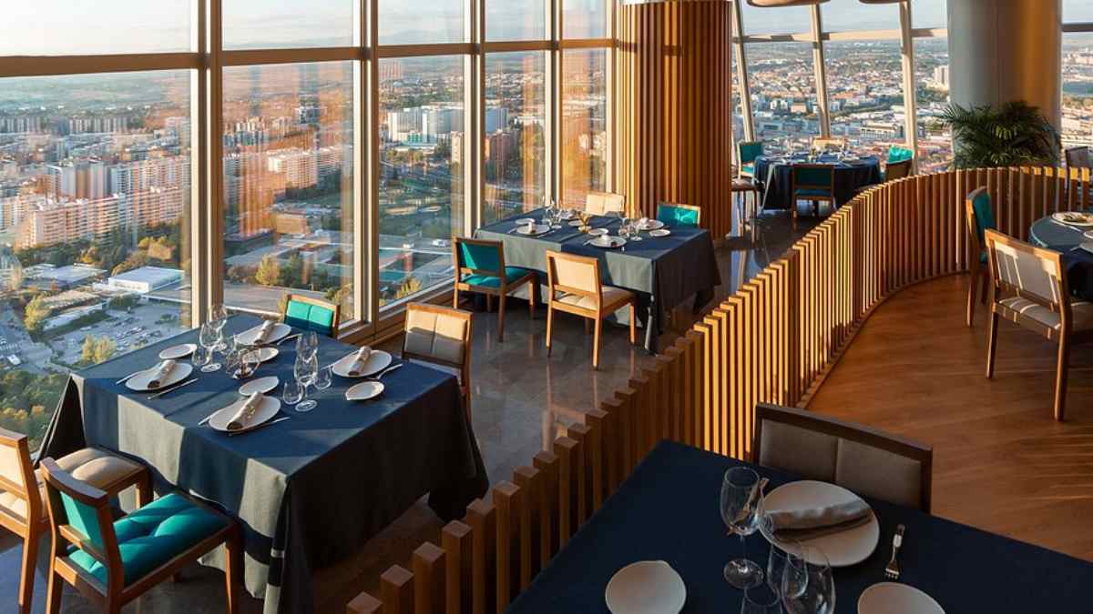 Restaurante más alto de España en Madrid con vistas panorámicas desde Torre Emperador Castellana