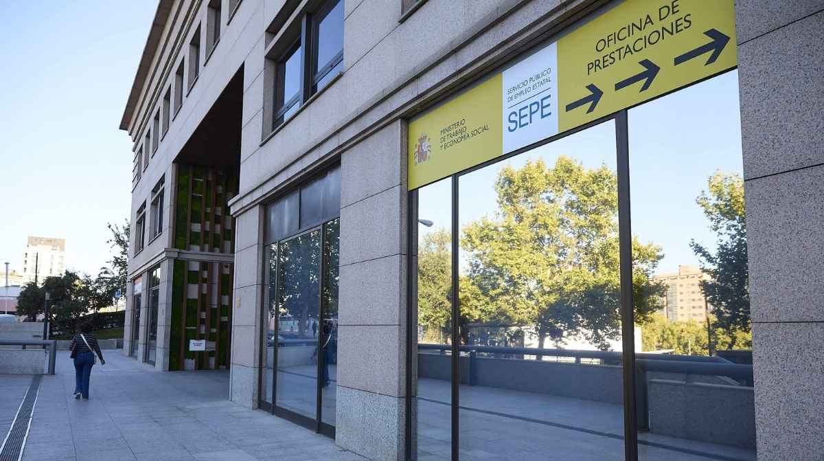 Oficina de prestaciones del SEPE donde los ciudadanos solicitan cita previa para trámites y prestaciones por desempleo