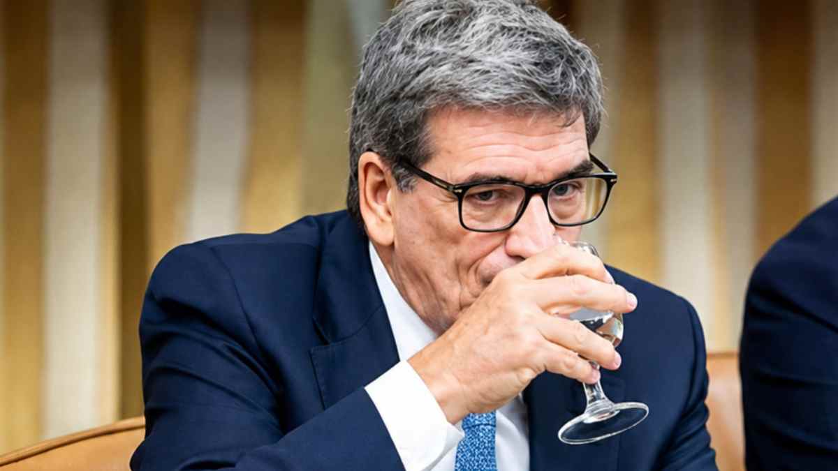 José Luis Escrivá durante una comparecencia en pleno debate sobre las prestaciones por desempleo y su efecto en el paro.