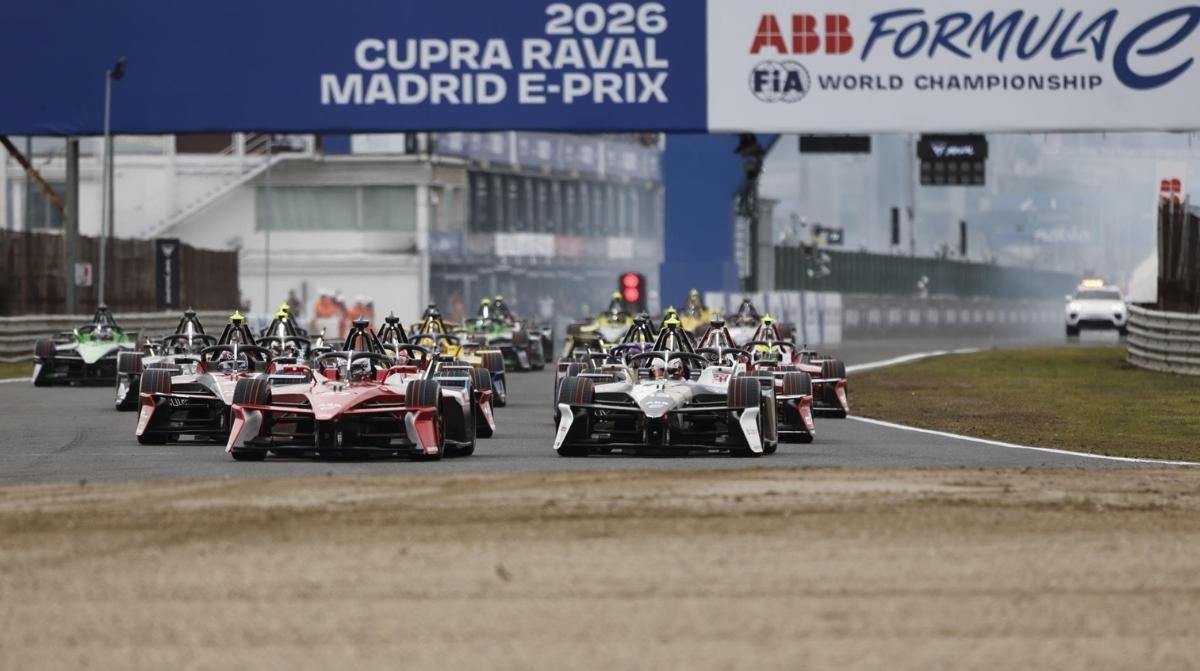 Monoplazas de Fórmula E durante una carrera en el circuito de Madrid Jarama-RACE, sede del Madrid E-Prix 2027