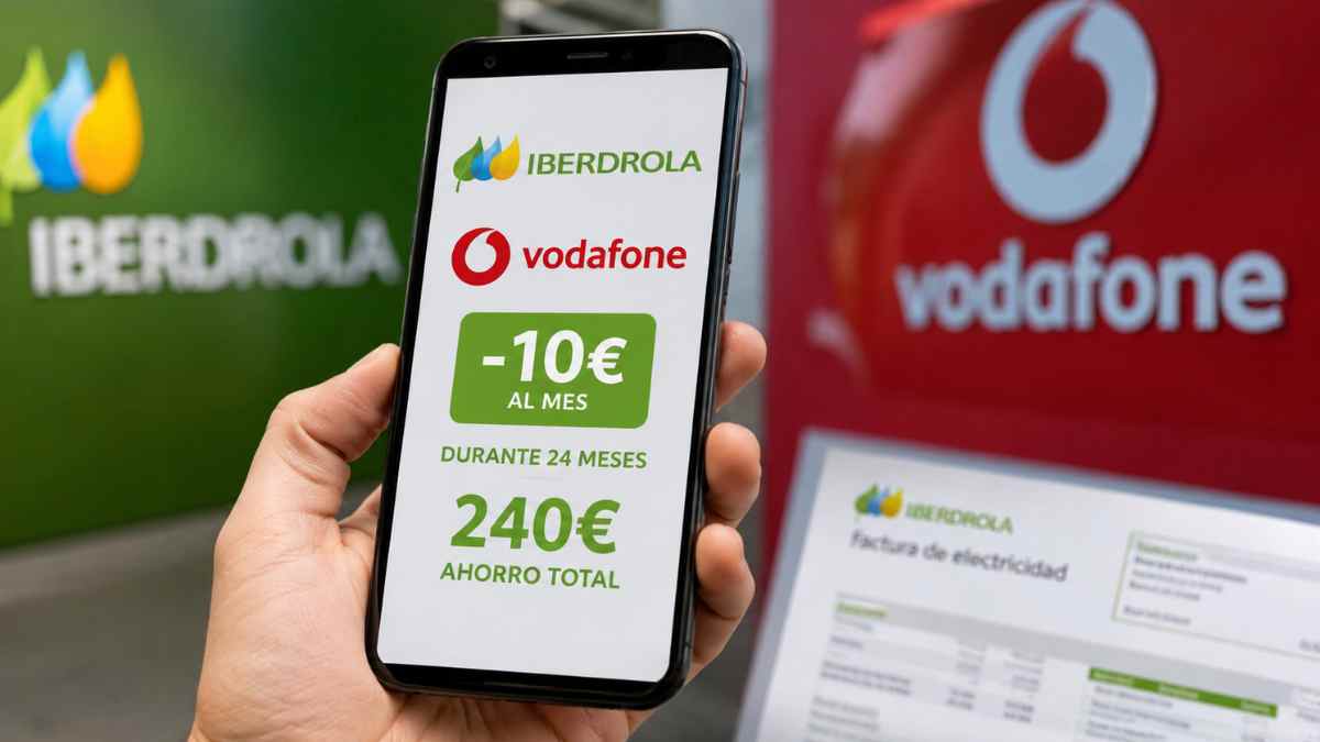 Cliente consulta en su móvil el descuento de 10 euros al mes de Iberdrola y Vodafone para ahorrar hasta 240 euros