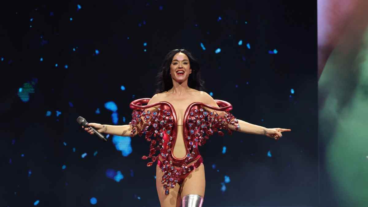 Katy Perry durante una actuación en directo antes de su concierto en Madrid dentro del festival Río Babel 2026