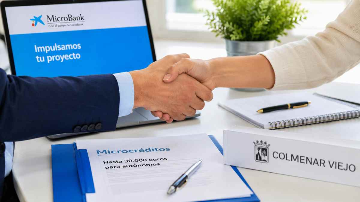 Firma del convenio entre MicroBank y el Ayuntamiento de Colmenar Viejo para ofrecer microcréditos de hasta 30.000 euros a autónomos y emprendedores.