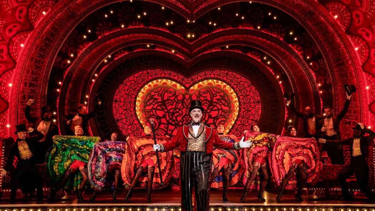 Escena de Moulin Rouge! El Musical, que llegará a Madrid en 2027 para inaugurar el Stage Gran Teatro Musical