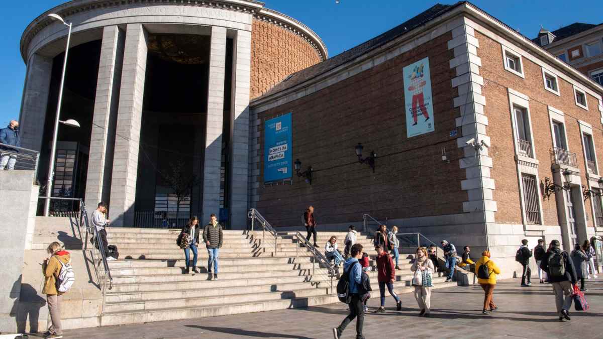 Fachada del edificio de Moncloa-Aravaca donde Madrid construirá una nueva sala de estudio con 182 plazas