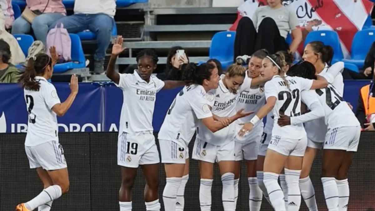 Jugadoras del Real Madrid femenino celebran un gol antes de la temporada 2026/27, para la que el club ha lanzado el nuevo pack de temporada.