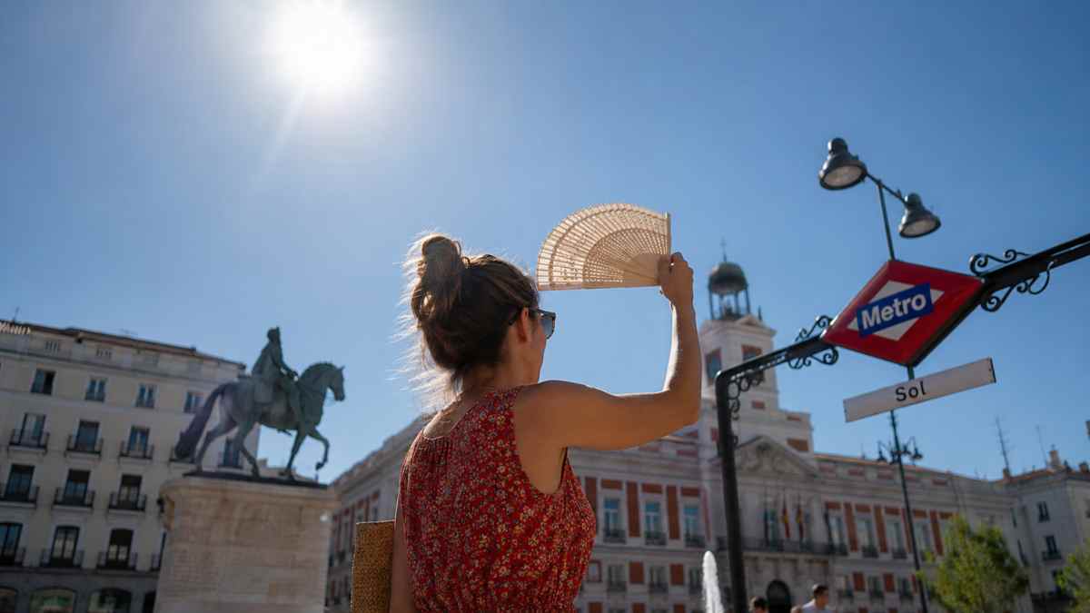 Calor en Madrid durante una jornada de altas temperaturas en la Puerta del Sol