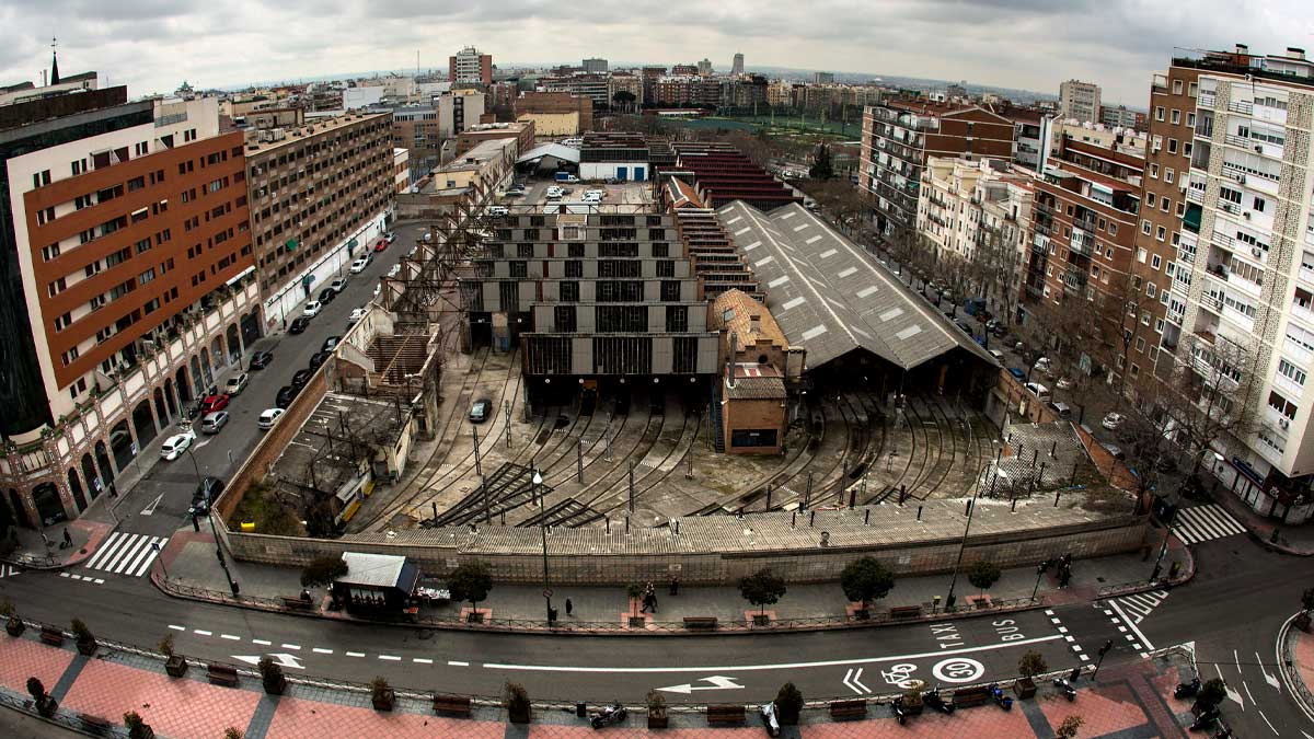 Vista aérea de las Cocheras de Cuatro Caminos y su entorno urbano en Madrid