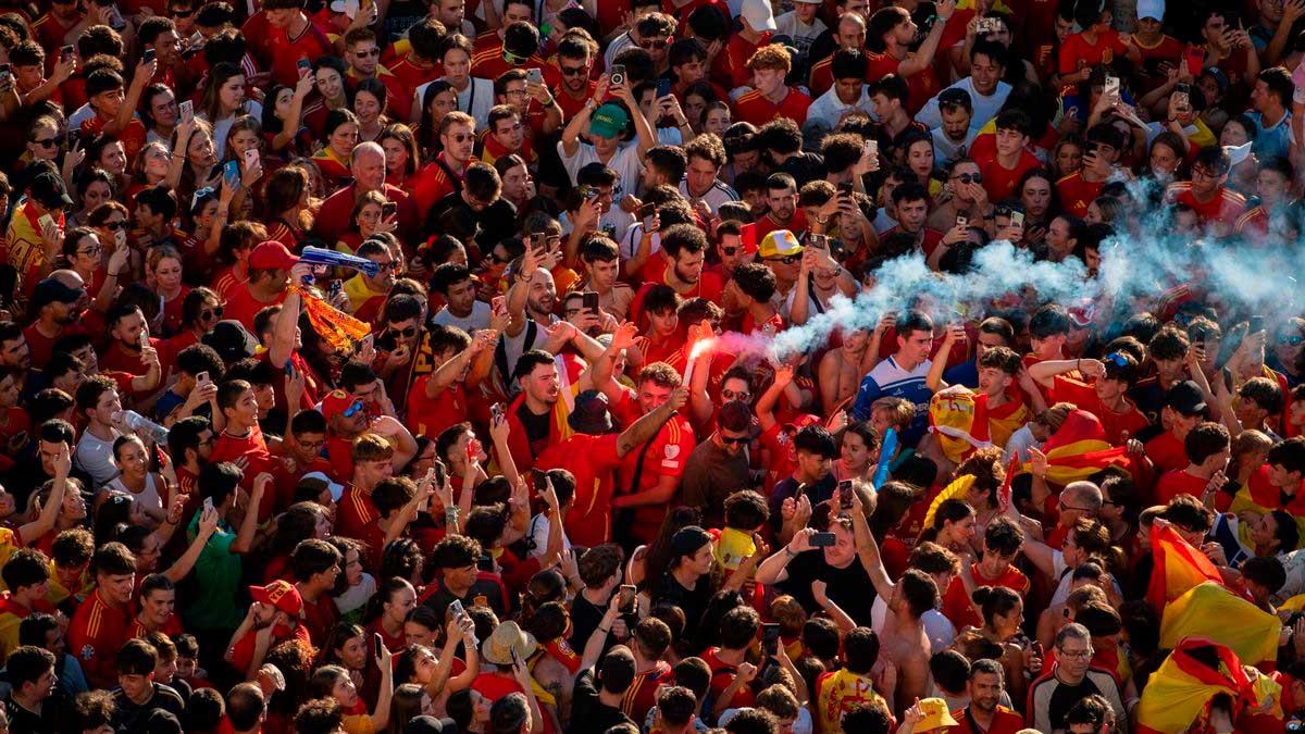 Aficionados celebran la final del Mundial en Andalucía entre una multitud