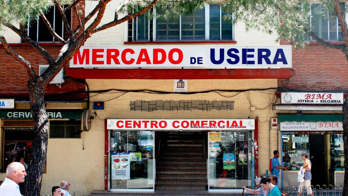 Fachada del Mercado de Usera en Madrid, punto clave tras el cierre y ayudas de hasta 10.000 euros