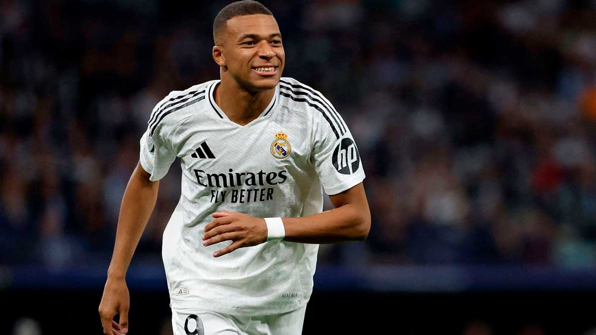 Jugador de Real Madrid celebra un gol durante un partido de LaLiga, relacionado con horarios de LaLiga
