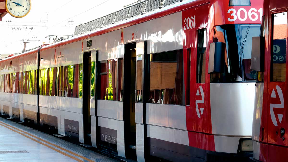 Tren de Cercanías en la estación de Atocha afectado por obras y cambios de horarios