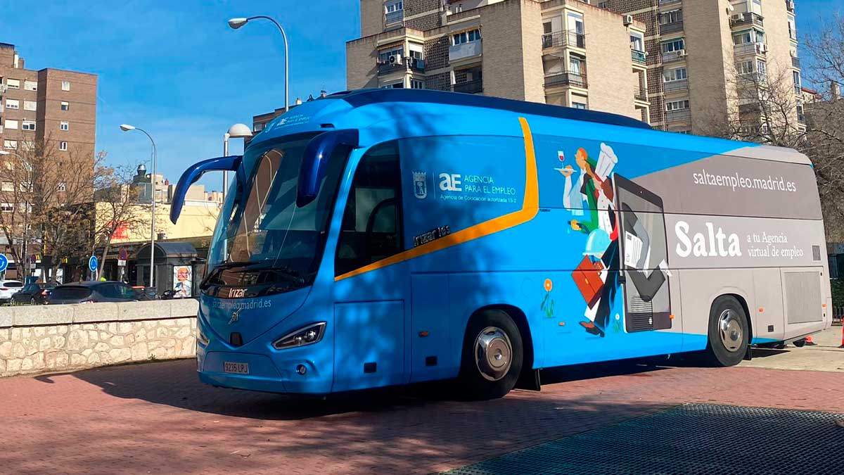 Autobús de la oficina virtual de empleo SALTA en Madrid, modernización del servicio