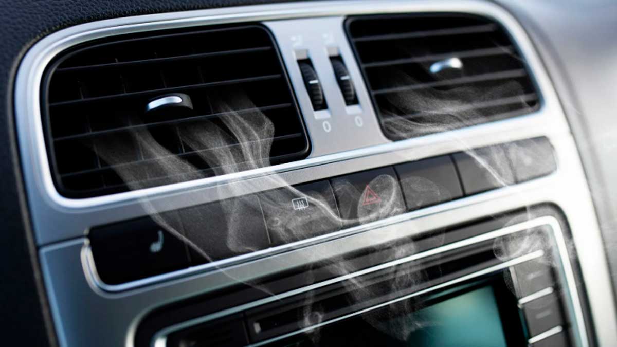 Aire acondicionado de coche con humo, posible fuga tras recarga del aire acondicionado